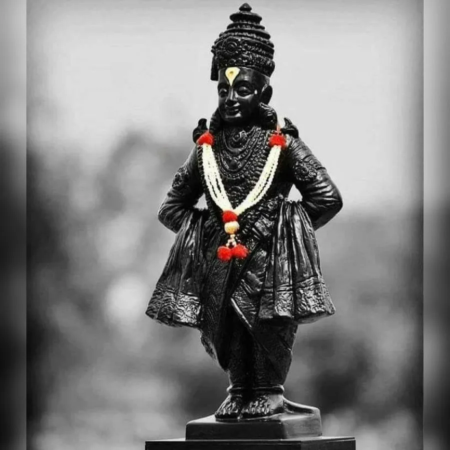 vitthal-standing-on-a-brick-statue-r8pf0eww2zt2wmot